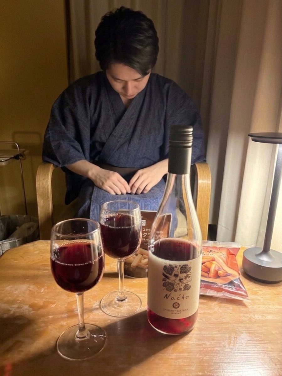 お部屋のテーブル照明と高山ワイナリーの「なっちょワイン」