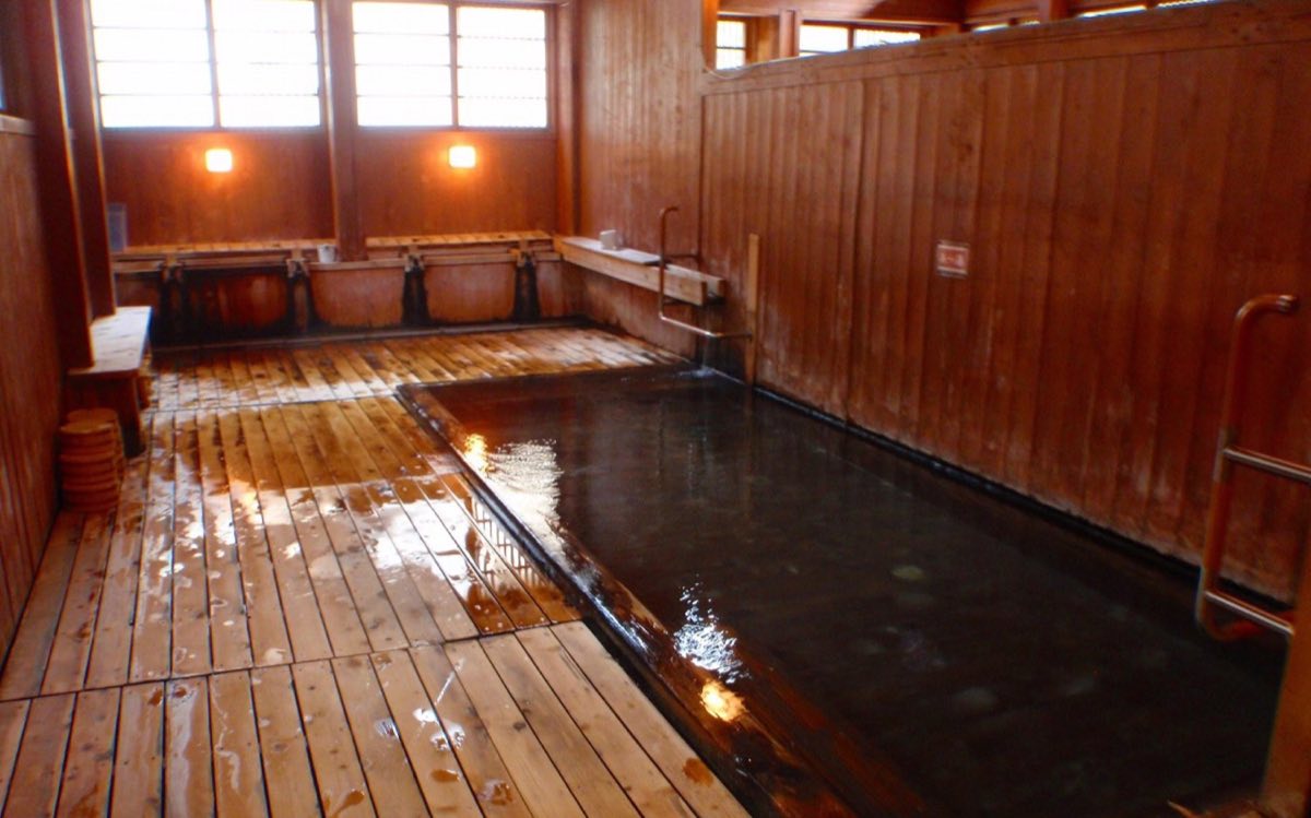 滝の湯の湯船